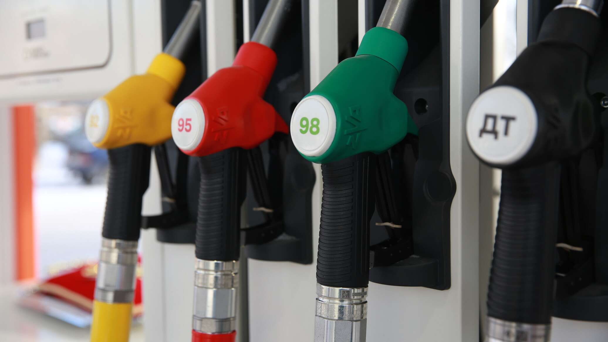 15 cars stall in Kokshetau after refueling with poor-quality gasoline