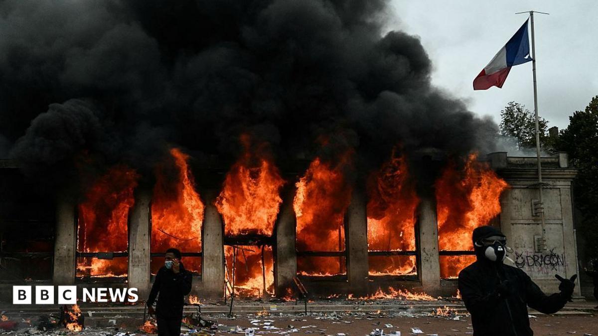 Macron: French weekend protests to be limited to union demos only