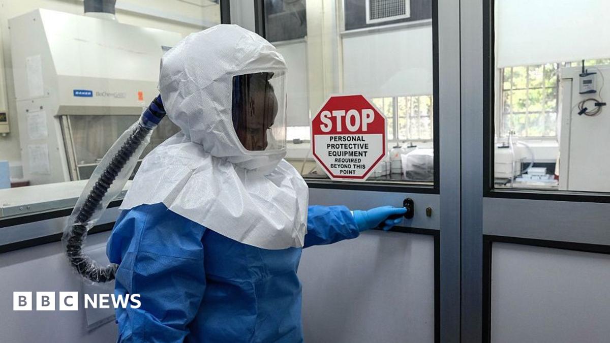 Пациенты с Эболой в Нигерии и Кении могли пересечься в аэропорту Уганды