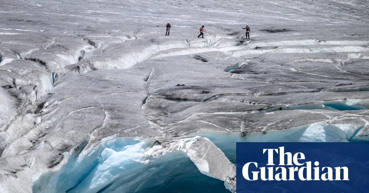 Switzerland lost 20% of its glaciers in five years, scientists warn