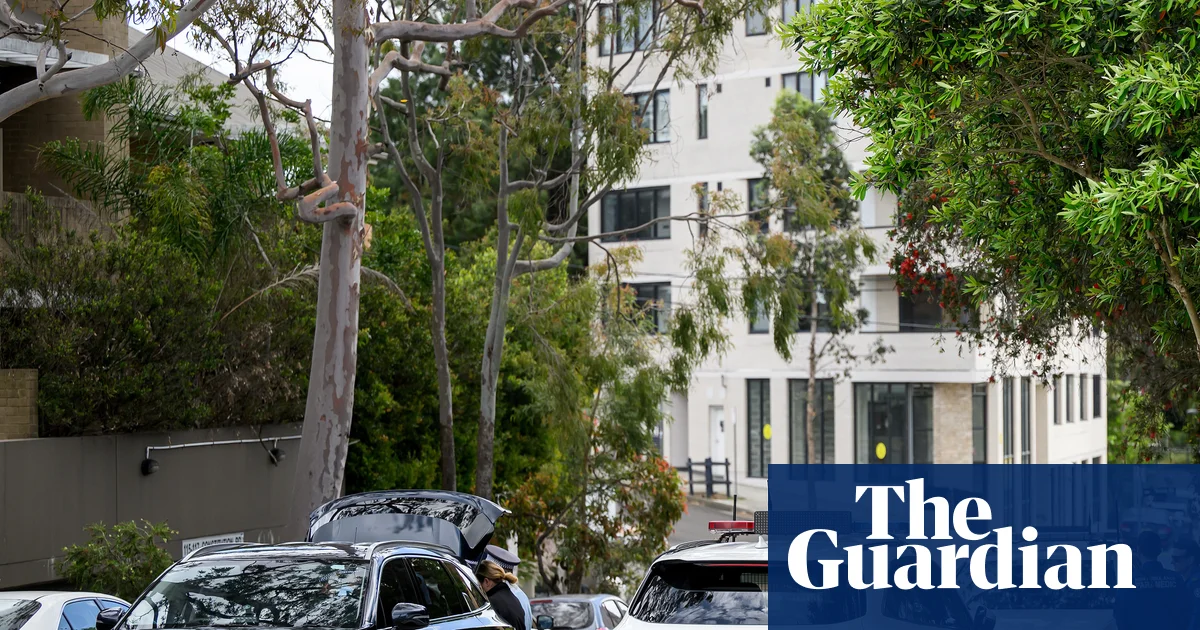 Sydney suburb Dulwich Hill in lockdown as police hunt man with shotgun