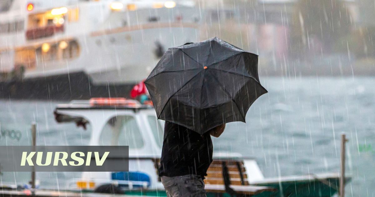 Istanbul paralyzed by powerful downpour, first death reported