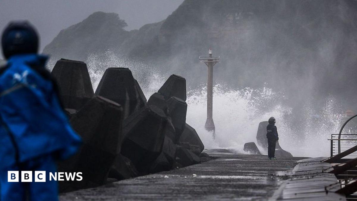 Hundreds of flights cancelled as Typhoon Champi shuts down Taiwan