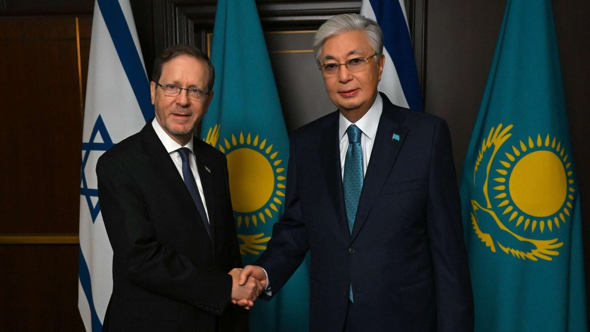 Tokayev meets Israeli President Isaac Herzog in Baku