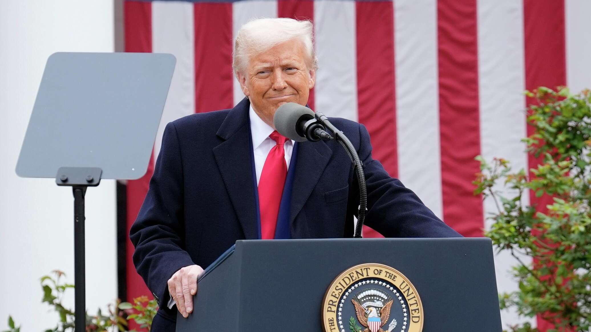 Трамп АҚШ-та жанармай бағасының өсу себебін атады