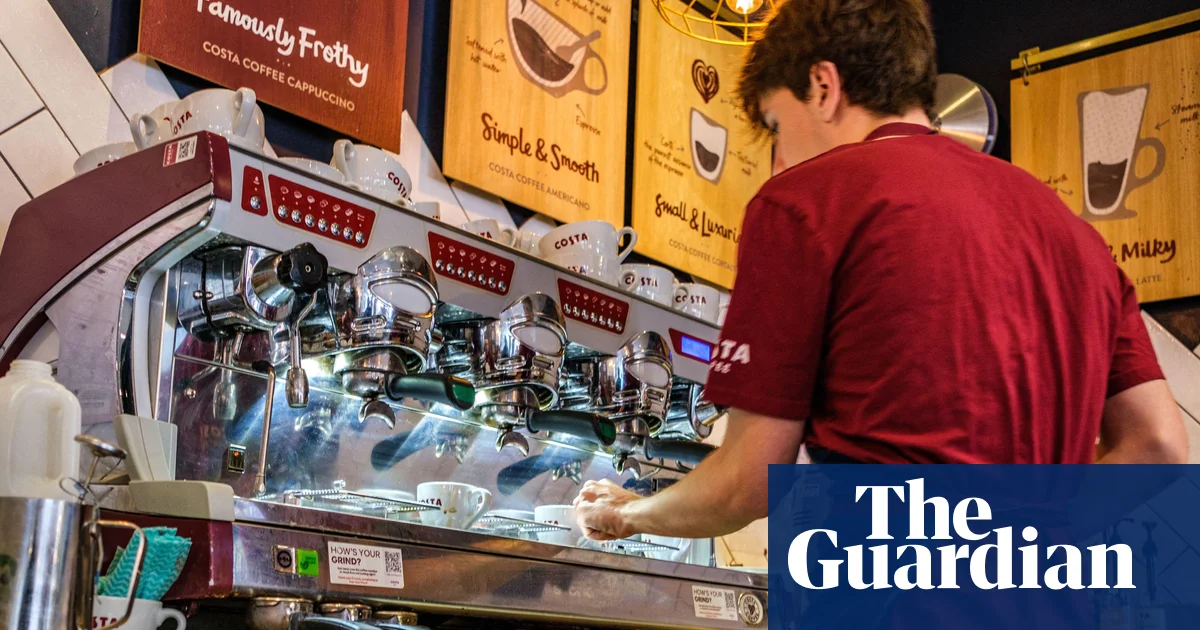 UK high street bosses urge chancellor to cut cost of employing young people