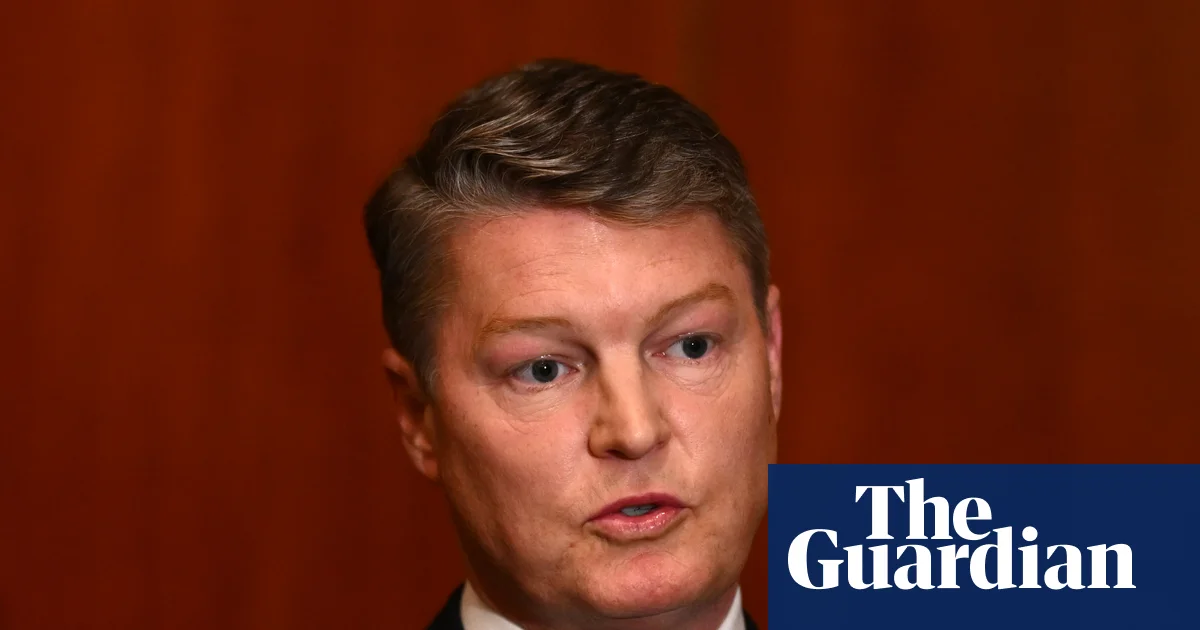 Victorian premier Ben Carroll drives off without paying for petrol, sparking police inquiries