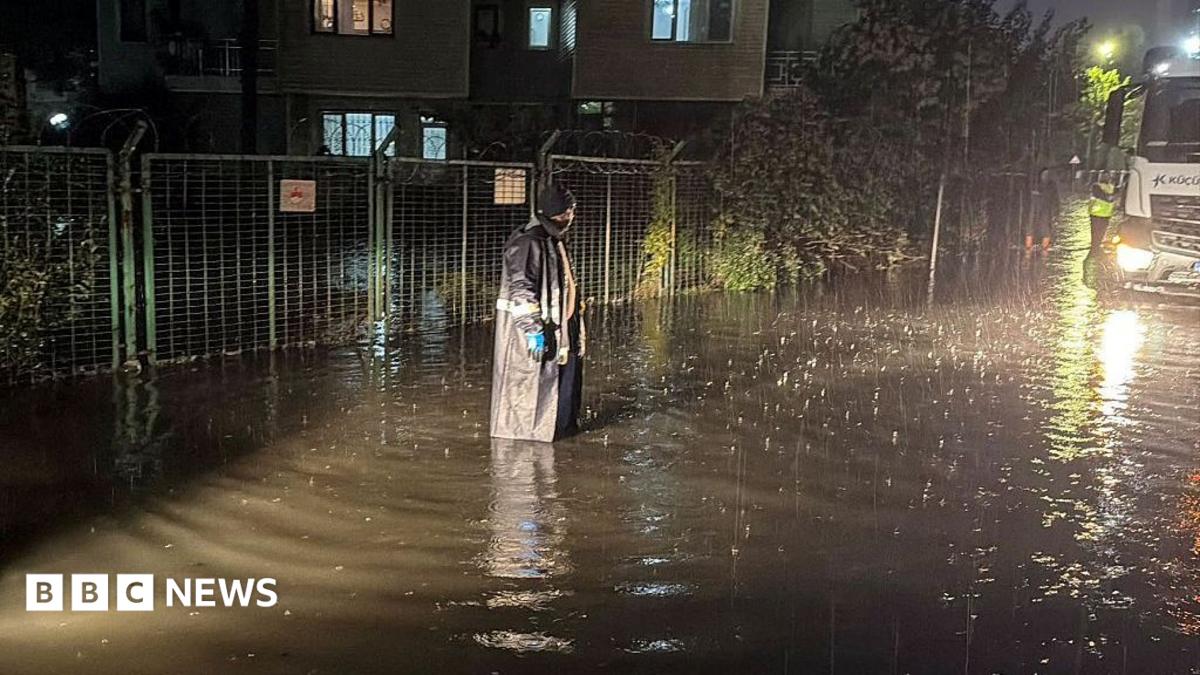 В Стамбуле два человека погибли из-за сильнейших за 84 года дождей