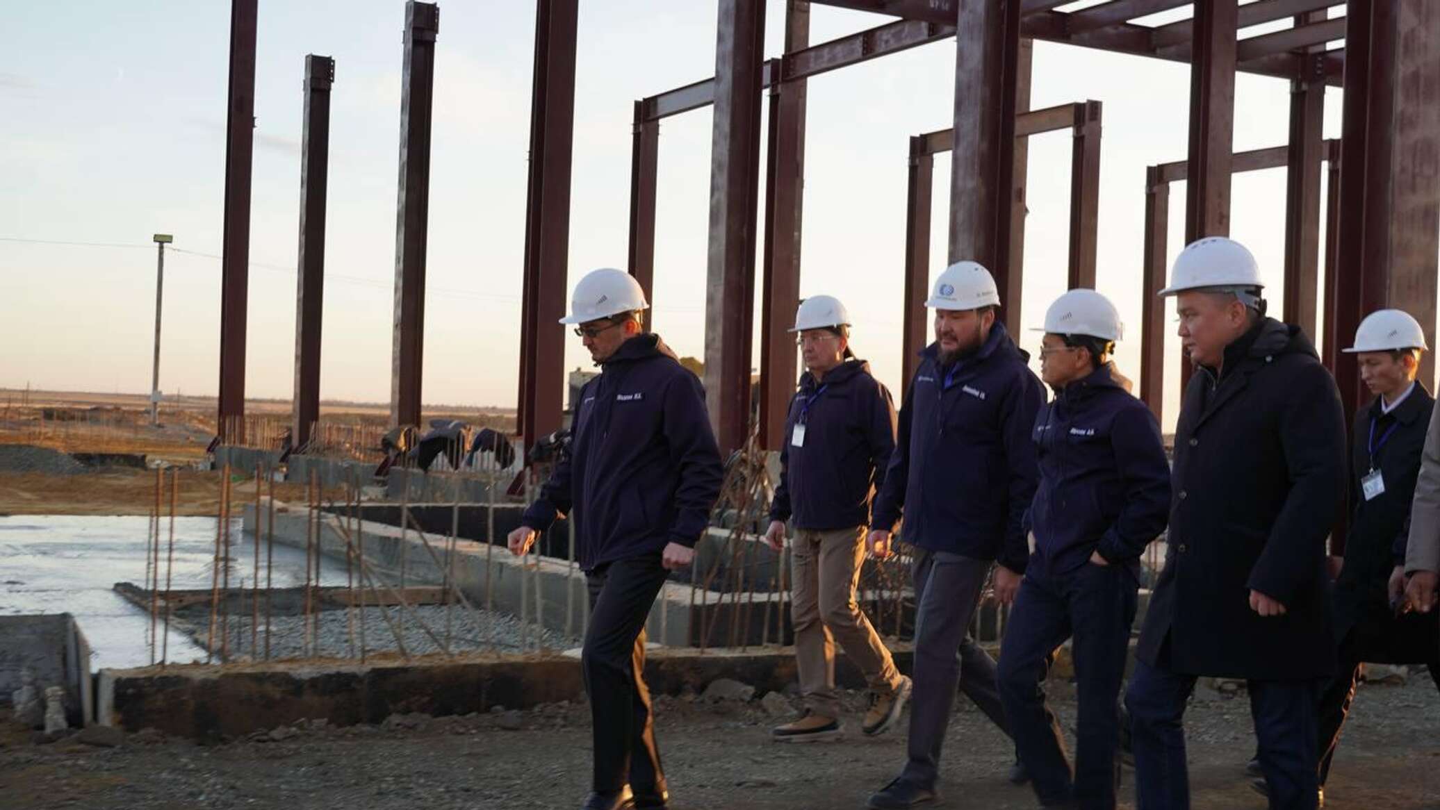 Zhaslan Madiyev inspects Data Center Valley construction in Ekibastuz